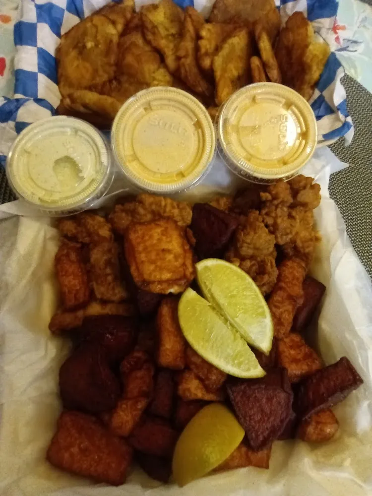 Picadera De Pollo Y Queso Frito